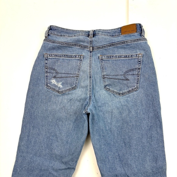 American Eagle Distressed Mom Jean Women's size 4P Medium Wash Blue Denim Jeans - Picture 4 of 4